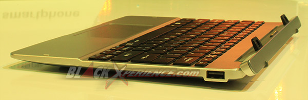 Acer Switch 10 - keyboard Dock Samping Kanan, Port USB