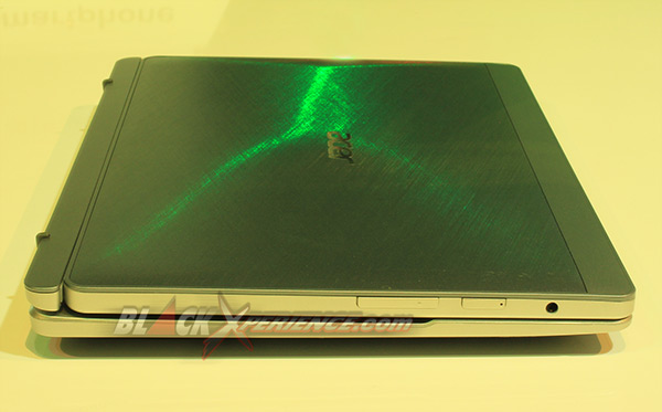 Acer Switch 10 - Samping Kiri Notebook