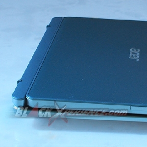 Acer Switch 10 - Tampak Samping Kiri Mode Notebook