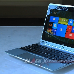 Acer Switch 10 - Mode notebook Terbuka
