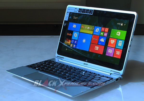 Acer Switch 10 - Mode notebook Terbuka