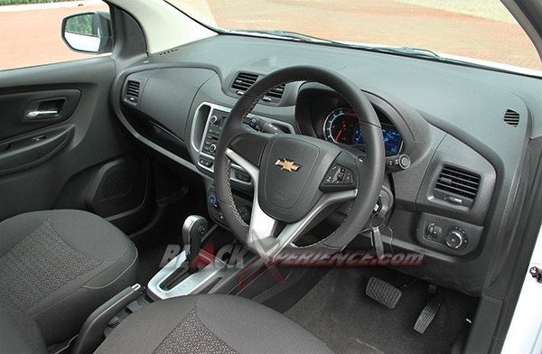 Chevrolet Spin Activ Cockpit (2)