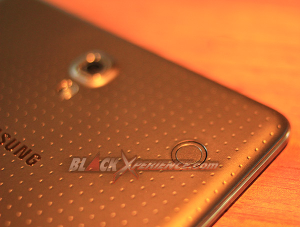 Samsung Galaxy Tab S 8.4 - Cover Belakang Tekstur Bintik