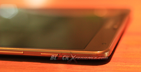 Samsung Galaxy Tab S 8.4 - Sudut melengkung