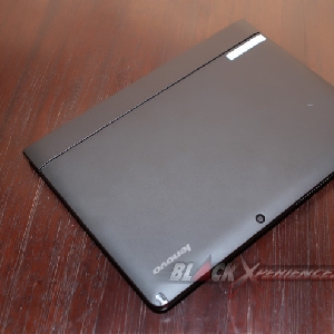 Lenovo thinkPad Helix Tampak Belakang