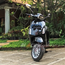 Nuansa Klasik Vespa Sprint 2014 Diabad Modern