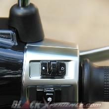 Saklar Bagian Kanan Termasuk Lampu, Starter, dan Mode Kilometer