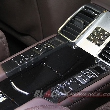 Konsol Tengah Juga Ada di Kabin Belakang