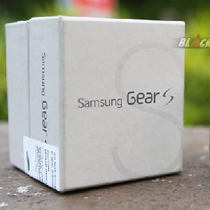 Samsung Gear S - Gear S dan Kotaknya