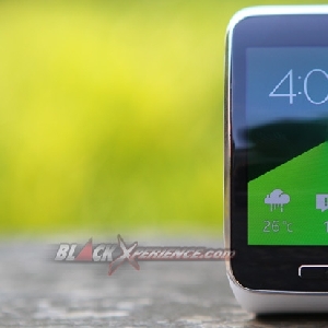 Samsung Gear S - Tampak Depan (2)