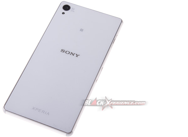 Sony Xperia Z3 - Tampak Belakang