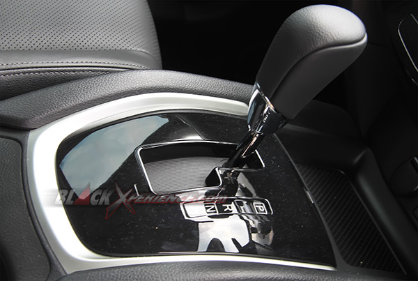 Transmisi 6-Speed Otomatis