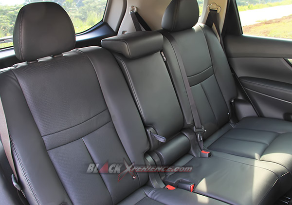 Ruang Penumpang Belakang Lega