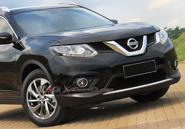 Parasnya Menunjukkan SUV Modern Perkotaan