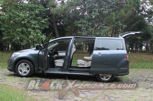 Mazda8 Ideal Untuk Liburan