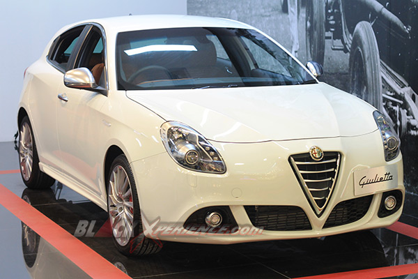 Hatchback Premium Pesaing Mercedes dan BMW