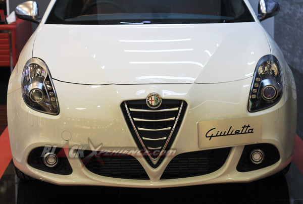 Tampak Depan Terlihat Classic