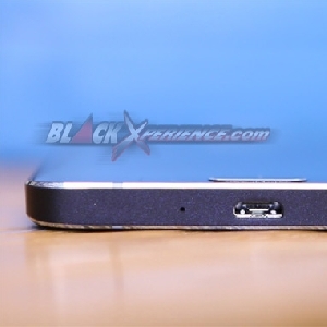Samsung Galaxy A5 - Tampak Bawah, Microphone, Micro USB, Audio 3.5mm