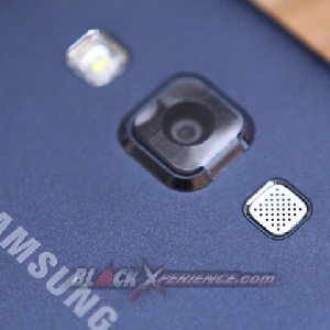 Samsung Galaxy A5 - Kamera 13MP, LED Flash, Speaker