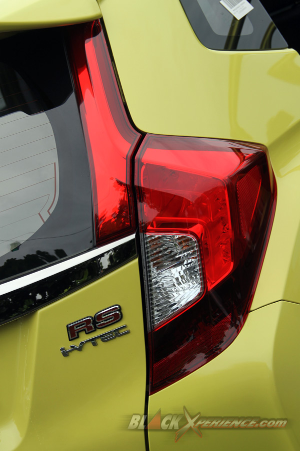 Rearlamp Menjulang ke Atas