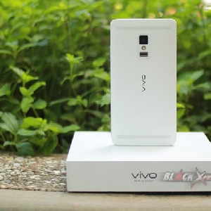 Vivo Xplay 3S - Tampak Belakang
