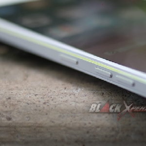 Vivo Xplay 3S - Tombol Volume dan Power