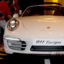 Front Facia Mirip Keluarga 911 Lain