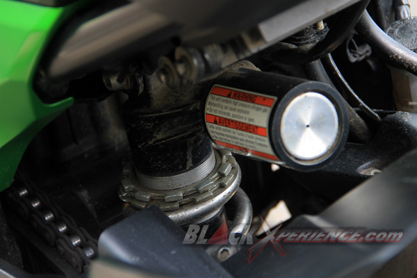 Suspensi Belakang Dengan Gas dan Dapat disesuaikan