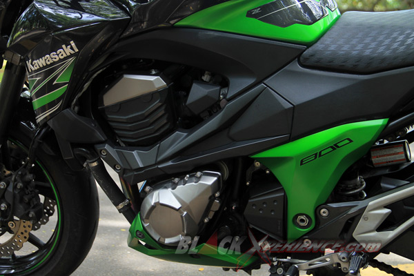 Mesin Berkapasitas 806 cc Empat Silinder