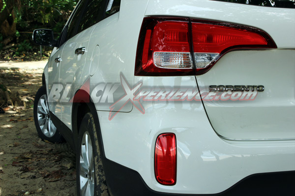Dibelakang Hanya Ada Emblem Sorento