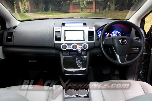 Mazda8 Ideal Untuk Liburan