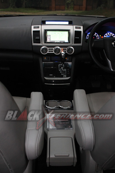 Mazda8 Ideal Untuk Liburan