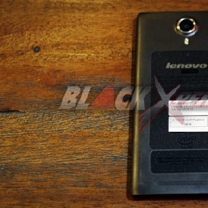Tampak belakang Lenovo P90