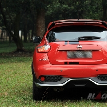 Bumper Belakang Ada Aksen Hitam dan Silver