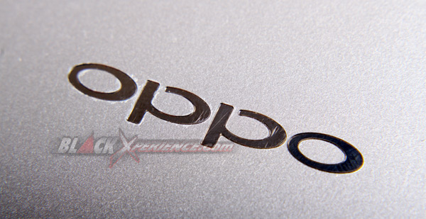 Oppo R5 - Belakang, Logo Oppo
