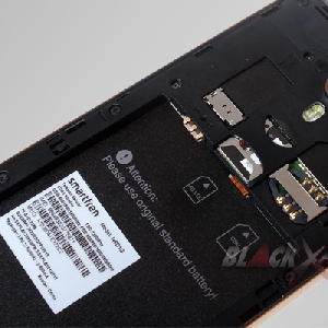 Smartfren Andromax 4G R - Panel Belakang