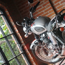 Ciri Khas Bonneville Tetap DIpertahankan