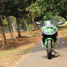 Tampilan depan yang kokoh dan gagah