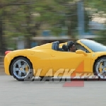 Test Drive Ferrari 458 Spider - Topless yang Menawan