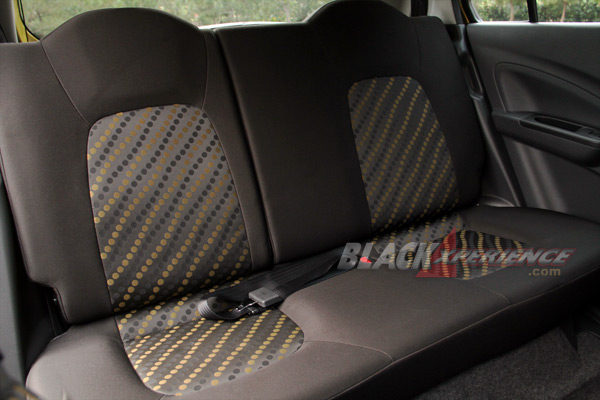 Ruang Penumpang Belakang Lebih Lega dari Wagon R