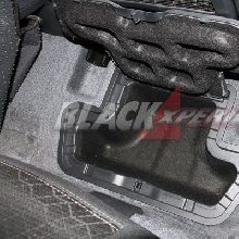 Ruang Penimpanan di Lantai Jok Belakang