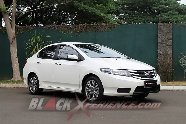 Merasakan Sensasi Berkendara Dengan Sedan Legendaris Honda