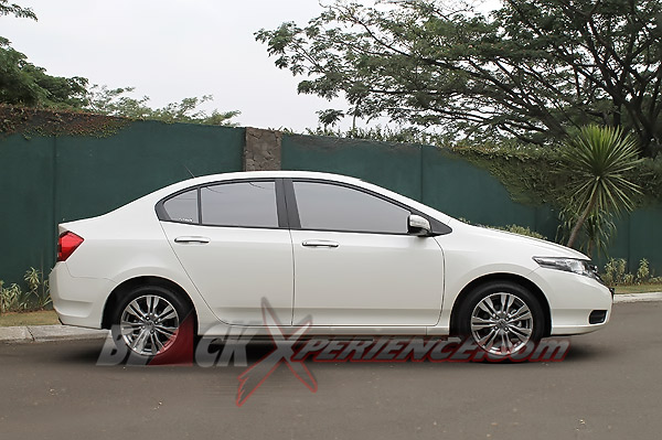 Merasakan Sensasi Berkendara Dengan Sedan Legendaris Honda