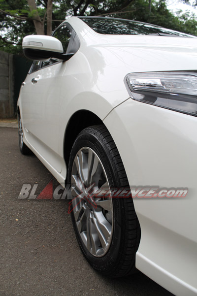 Merasakan Sensasi Berkendara Dengan Sedan Legendaris Honda