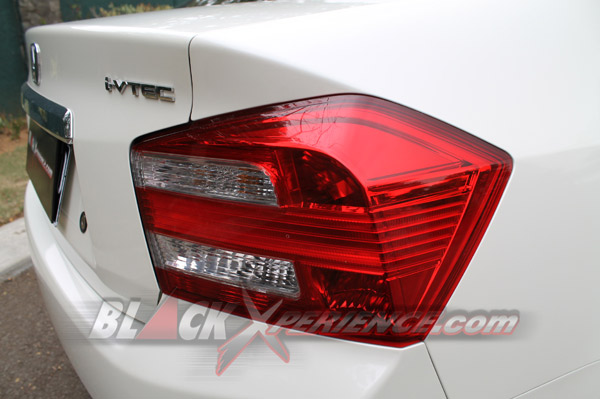 Merasakan Sensasi Berkendara Dengan Sedan Legendaris Honda