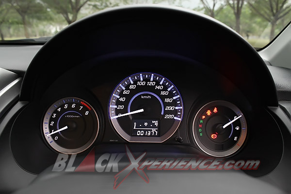 Merasakan Sensasi Berkendara Dengan Sedan Legendaris Honda