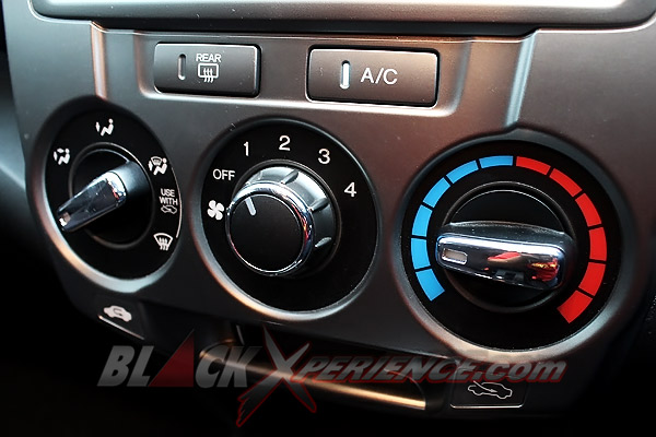 Merasakan Sensasi Berkendara Dengan Sedan Legendaris Honda