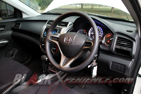 Merasakan Sensasi Berkendara Dengan Sedan Legendaris Honda