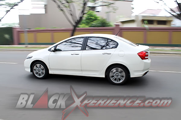 Merasakan Sensasi Berkendara Dengan Sedan Legendaris Honda