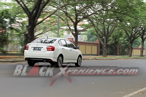 Merasakan Sensasi Berkendara Dengan Sedan Legendaris Honda